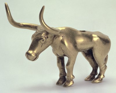 Beeld van een stier, uit de Maikop grafheuvel van de Noordelijke Kaukasus, 3e millennium v.Chr. door Scythian